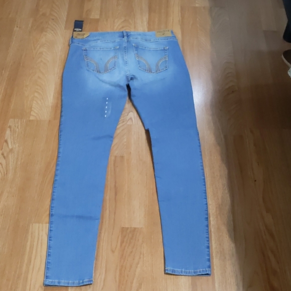 NWT. Ladies Hollister jeans Sz. 9 W 29 " x L 31" - Picture 8 of 12